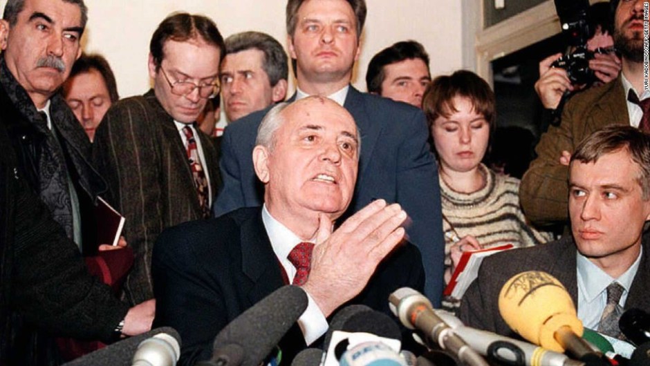Gorbachov anuncia su candidatura a la presidencia en Moscú en 1996. Gorbachov obtuvo el 1% de los votos. (YURI KADOBNOV/AFP/Getty Images)