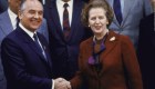 Gorbachov y la entonces primera ministra británica, Margaret Thatcher, en Inglaterra en 1984. (Crédito: Peter Jordan//Time Life Pictures/Getty Images)
