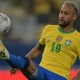 Neymar jugando con la selección de Brasil.