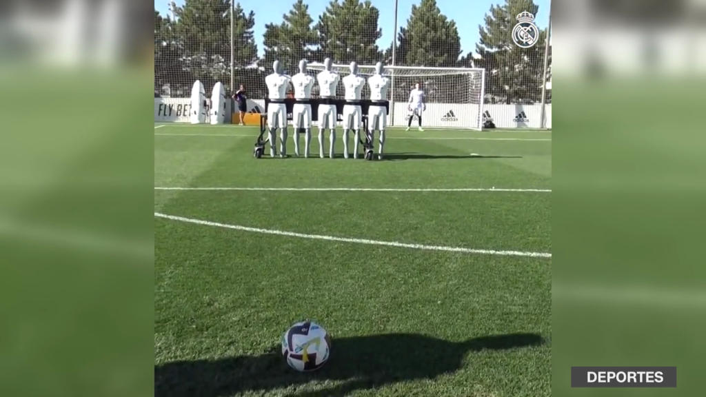 Real Madrid usa 'barreira de robôs' para treinar cobranças de falta;  assista