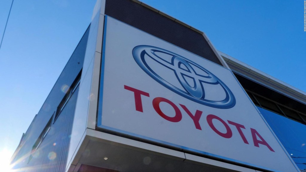 Toyota plans to build electric car battery plants