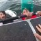 Video registra rescate de dos hombres en la costa de Boston