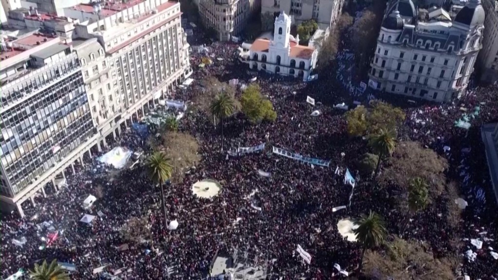 Marches and official act against the attack on Cristina Fernández