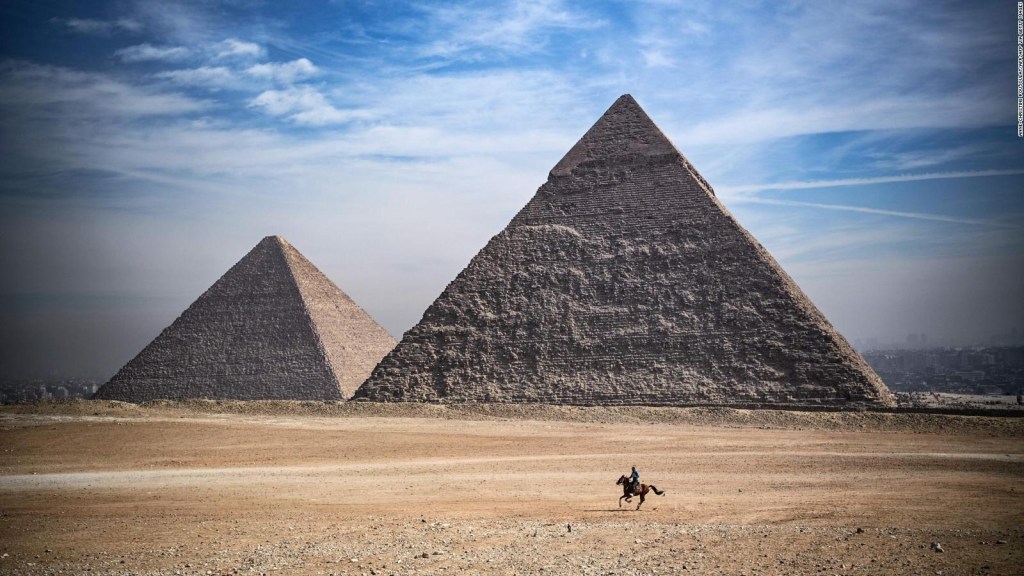 Los egipcios utilizaron el río Nilo para construir las pirámides.