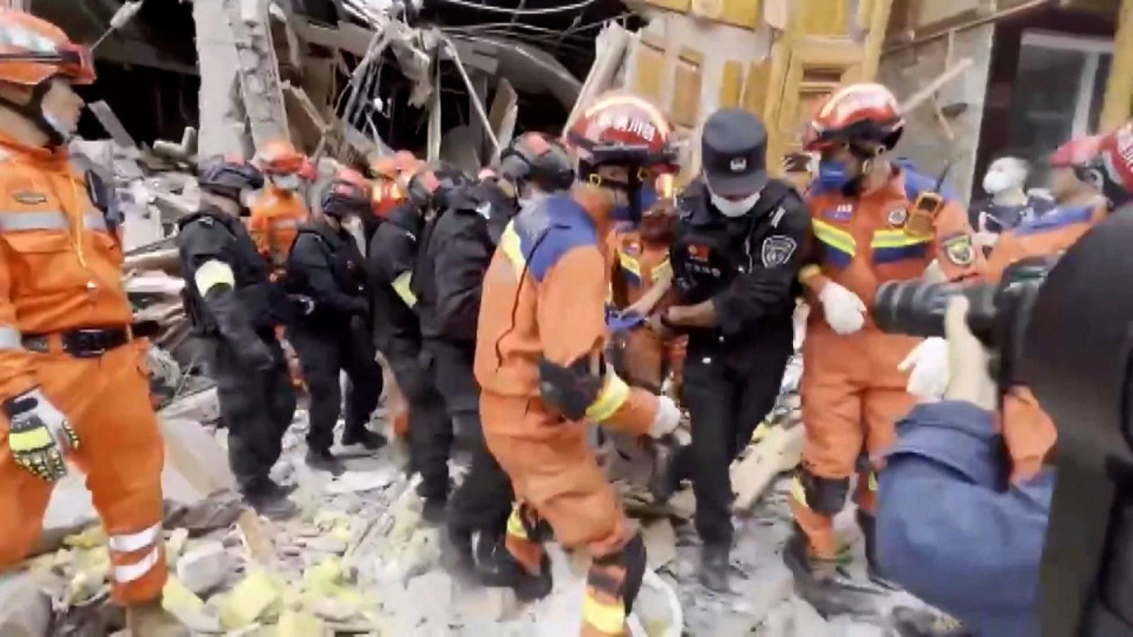 Avanza búsqueda de desaparecidos luego del terremoto en China Video