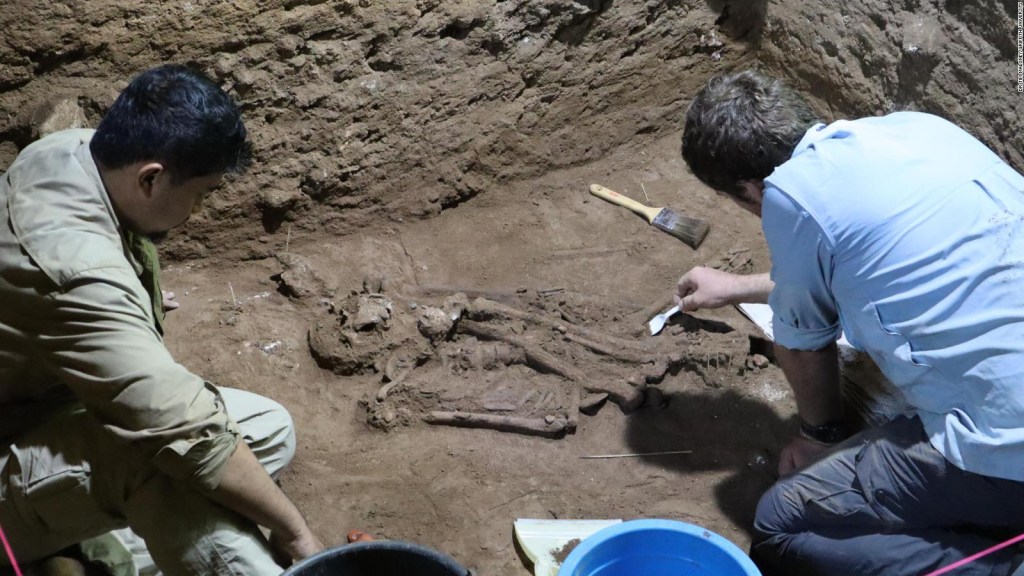 descubrimiento amputado cueva edad de piedra