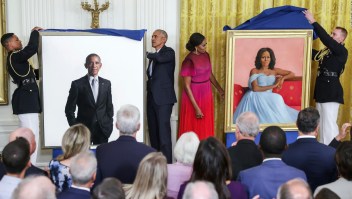Los Obama vuelven a la Casa Blanca para desvelar retratos