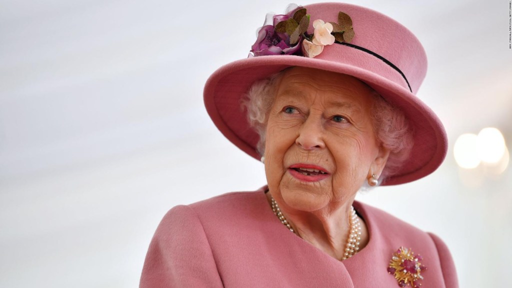 Why Elizabeth II never gave interviews?