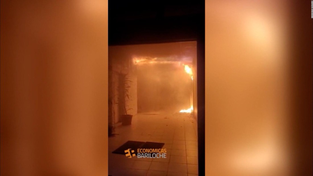 Mira el devastador incendio del Bariloche Center en Argentina