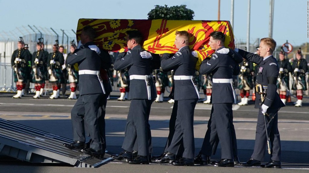 Watch how Scotland says goodbye to Elizabeth II