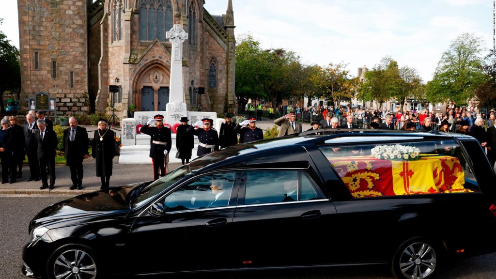 What is known about the vehicle that transports the coffin of Elizabeth II?