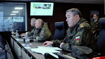 Funcionarios rusos de 18 distritos piden la renuncia de Putin