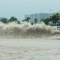 Impactantes imágenes de alto oleaje por tifón Muifa en China