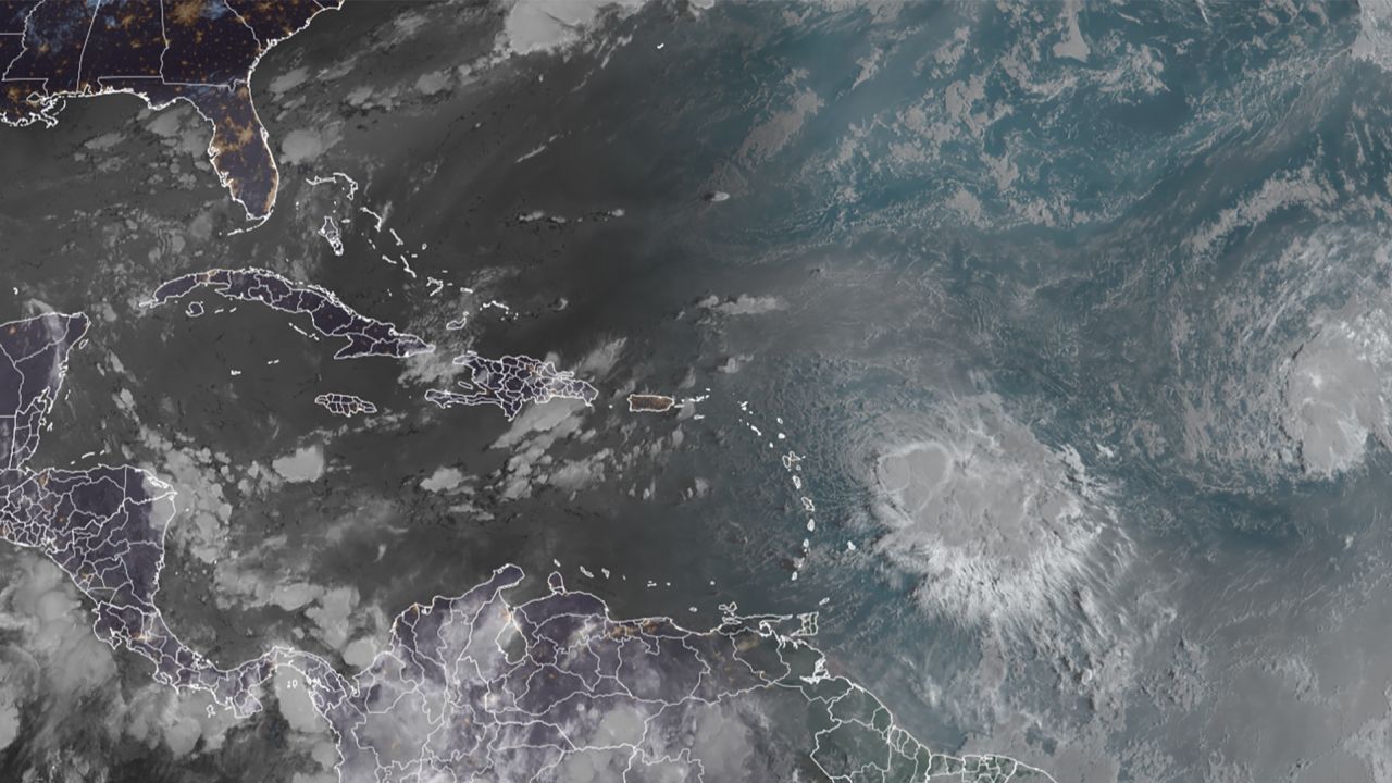 Emiten Advertencia De Tormenta Tropical Para Las Islas Vírgenes De EE ...