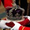 ¿Qué representa la corona de Isabel II?