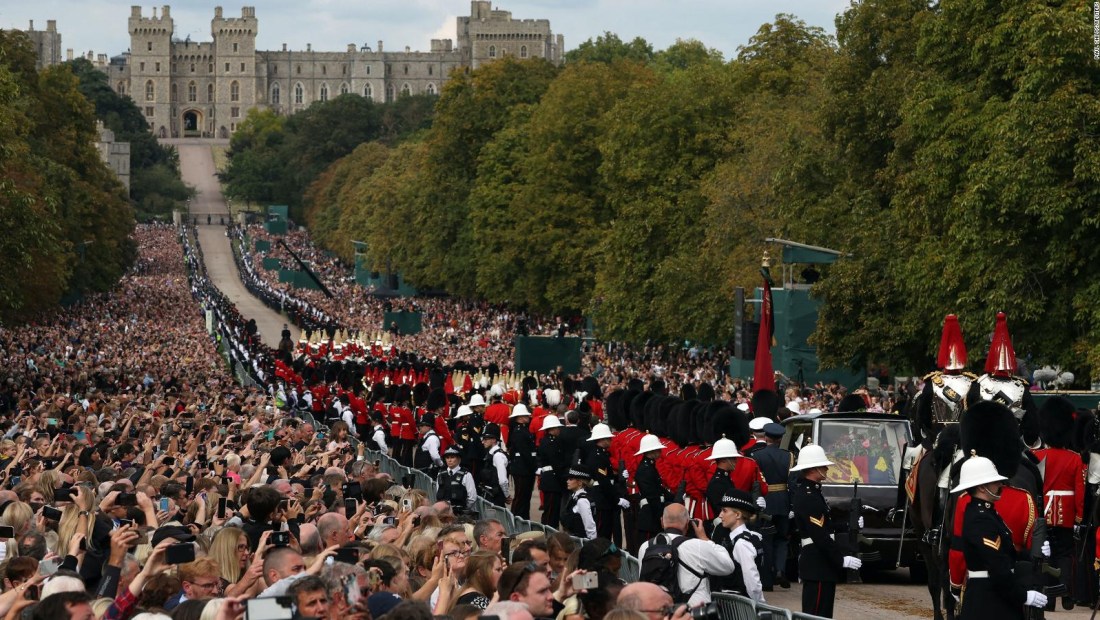 La reina Isabel hace su último viaje a Windsor, donde será enterrada