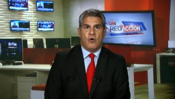 Conductor de CNN da la noticia al aire del temblor de 7,5 que sacudió a México