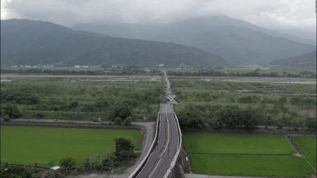 See how this bridge was left after the earthquake in Taiwan