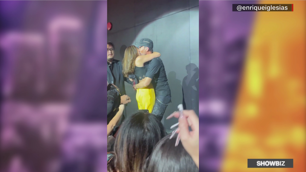 Enrique Iglesias kisses a fan