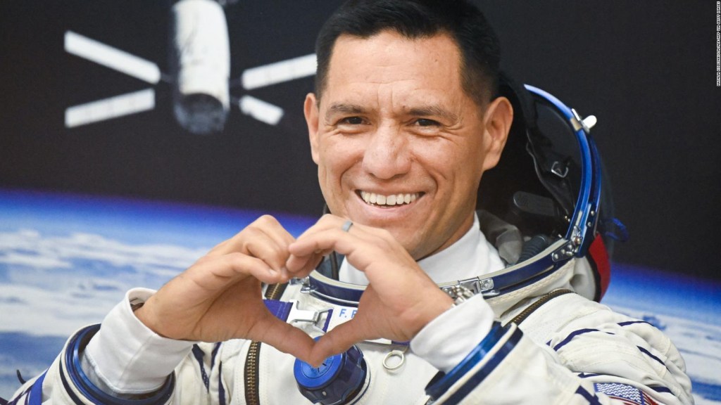 Astronaut of Salvadoran origins travels to space