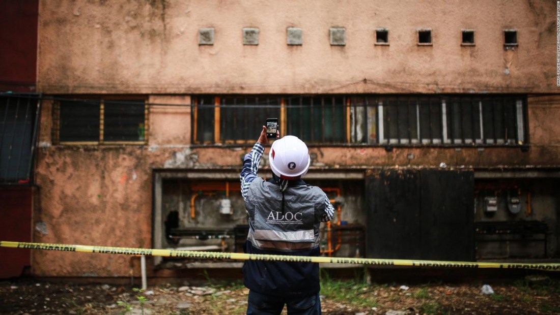 Desalojan a residentes de edificio en México por daños tras sismo