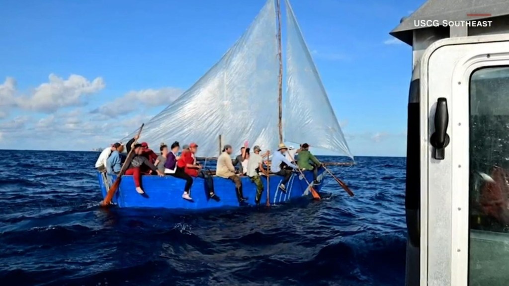 The United States rescues illegal immigrants from the sea before being hit by Hurricane Ian