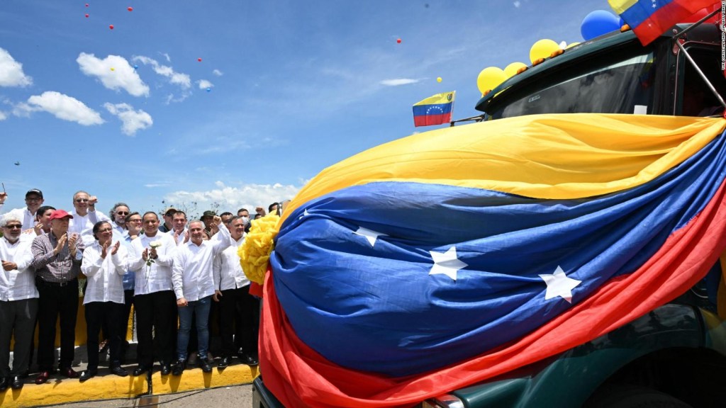 The borders between Colombia and Venezuela reopened
