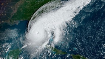 huracán ian previsión tornados