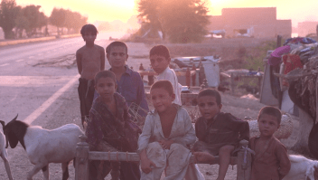 Inundaciones en Pakistán ponen en riesgo mortal a niños