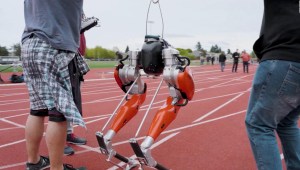 En casi 25 segundos, este robot estableció un récord en 100 metros