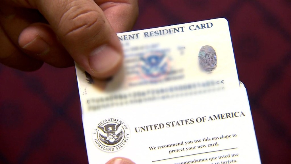 Learn how to extend your permanent residence card