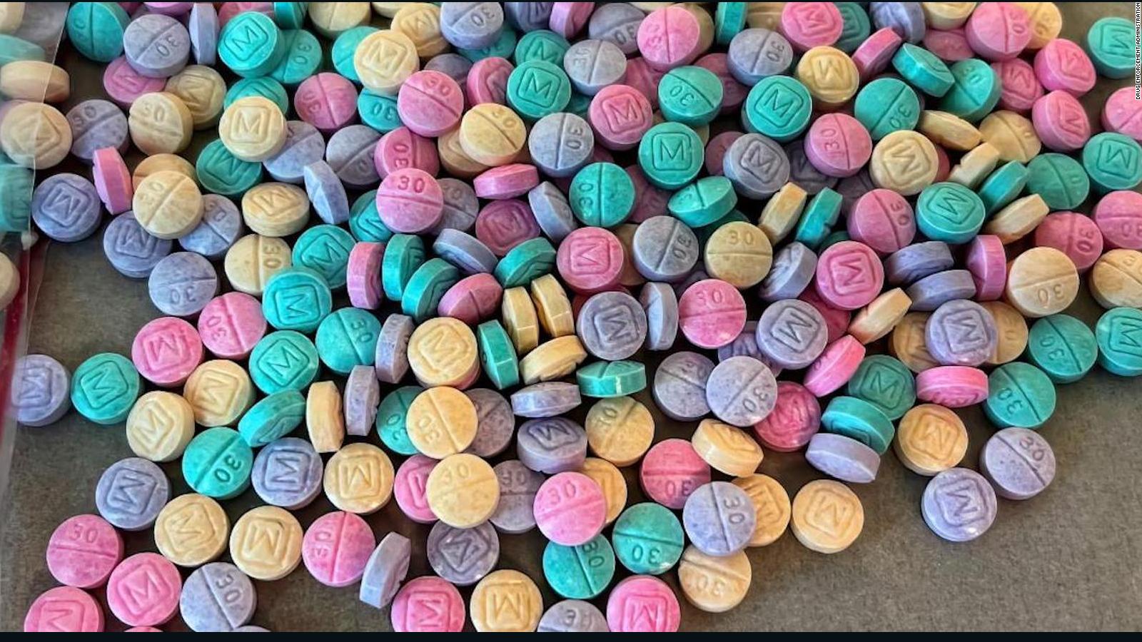 No son caramelos: la DEA advierte sobre el uso de fentanilo de colores  brillantes