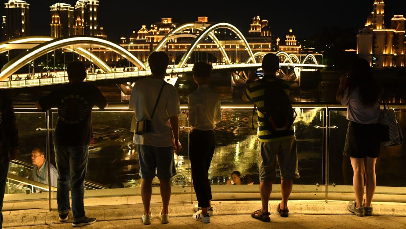 China estudia suavizar las normas de entrada para algunos turistas  extranjeros