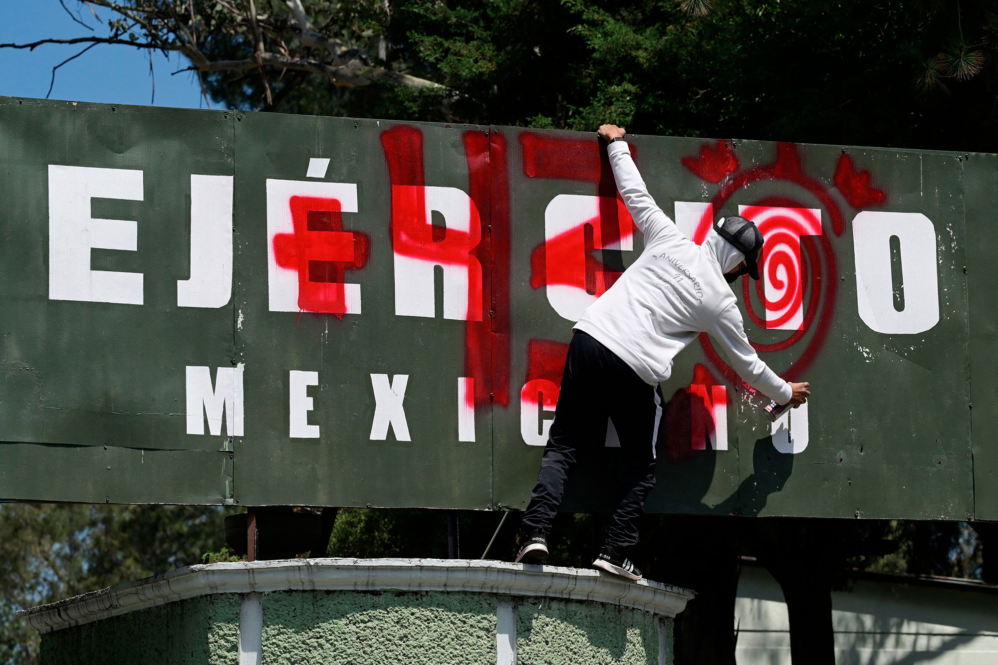 Disturbios frente a Campo Militar de la Ciudad de México durante