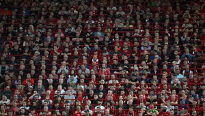 Algunos temen que los aficionados del Liverpool abucheen el minuto de silencio en homenaje a la reina Isabel