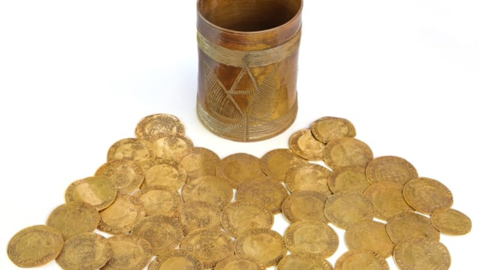 Las monedas de oro corresponden al siglo XVII