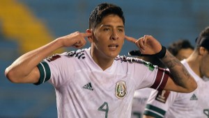 Edson Álvarez (en la imagen) es uno de los jugadores mexicanos que se perfila para ser titular en el Mundial de Qatar 2022.