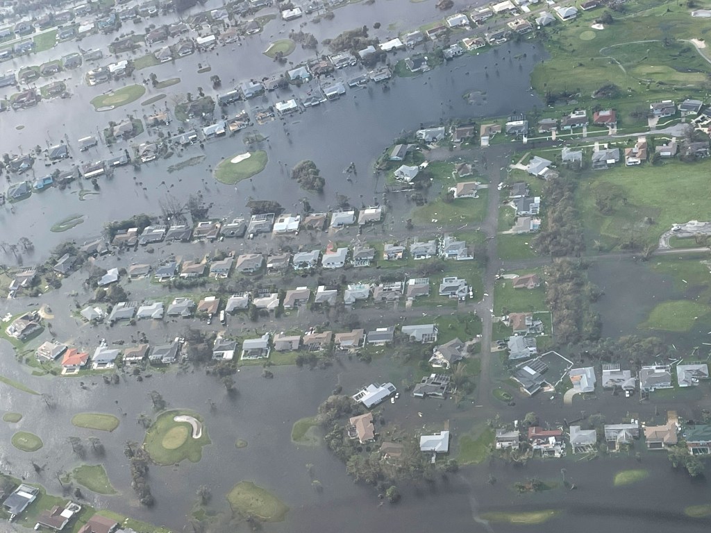 Un vuelo de la Guardia Costera muestra la destrucciÃ³n y las inundaciones en la zona de Fort Myers