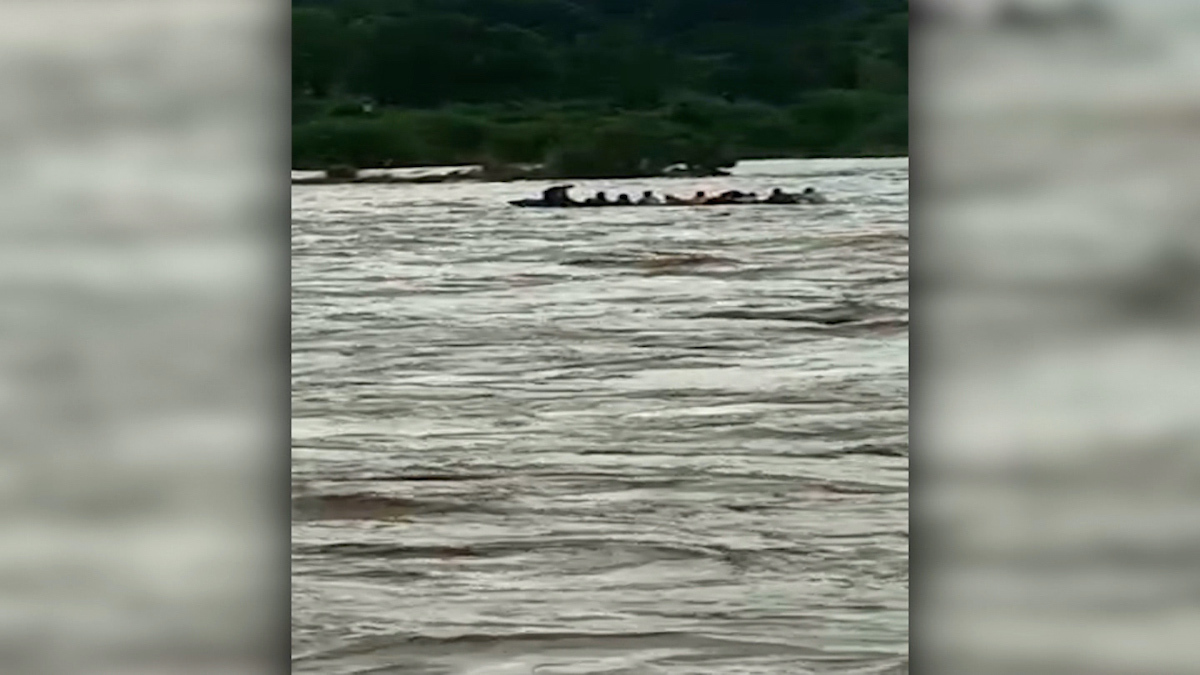 Video capta el hundimiento de un bote con migrantes en Honduras