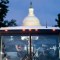 Inmigrantes provenientes de Texas en un autobús cerca del Capitolio en Washington el 11 de agosto de 2022. (Crédito: Stefani Reynolds / AFP / Getty Images)