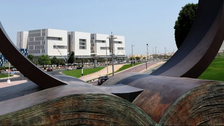 Edificio en forma de "2022" en Doha, la capital de Qatar, sede del Mundial de la FIFA.
