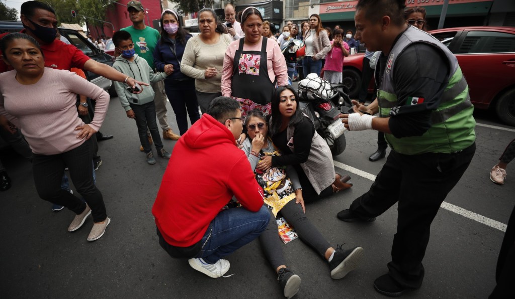 Fuerte sismo de magnitud 7,6 sacude el suroeste de México en el aniversario de devastadores terremotos