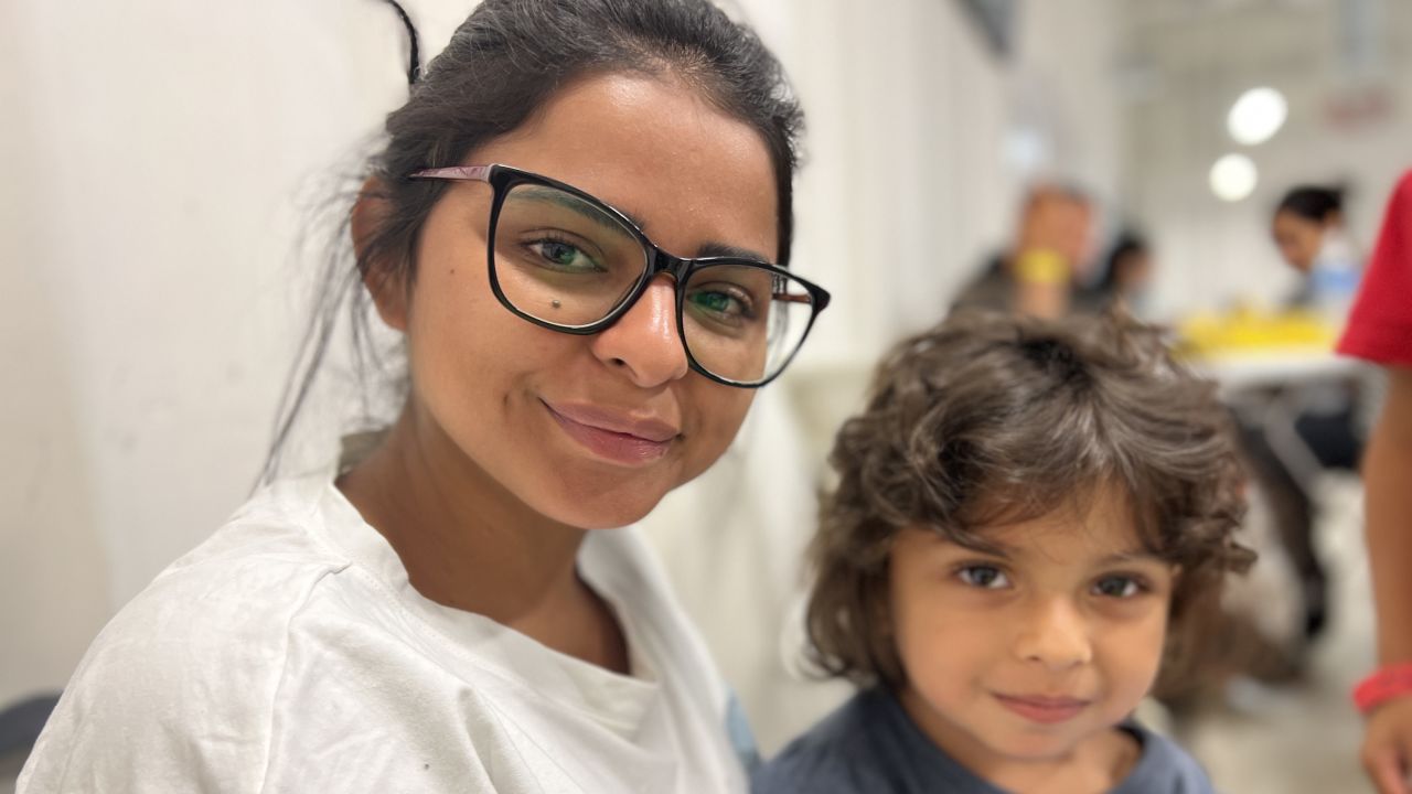 Yensel Castro huyó de Nicaragua con su hija Camila, de 4 años. Castro dice que ahora está "en una situación muy complicada".