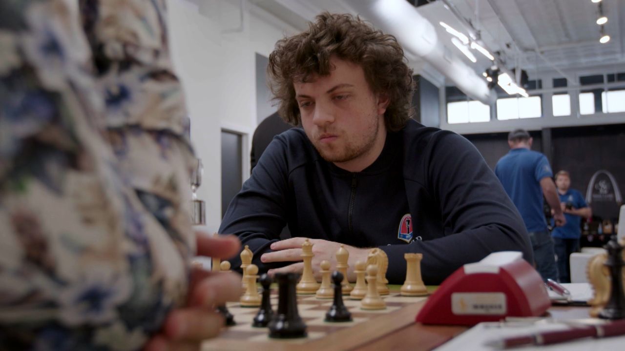 Gran maestro del ajedrez pierde juego tras negarse a usar cubrebocas
