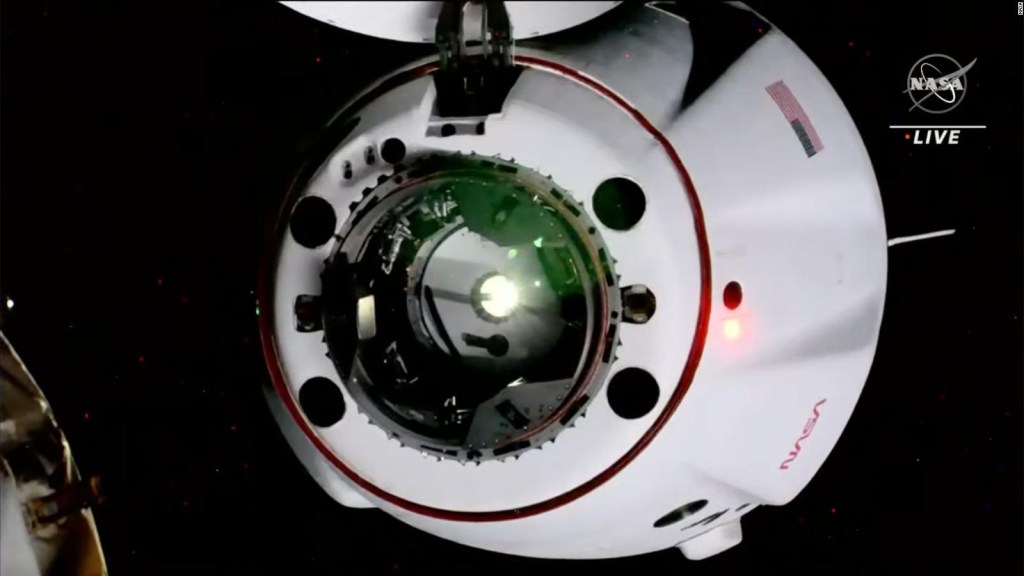 Video: SpaceX's unmanned capsule docks with ISS