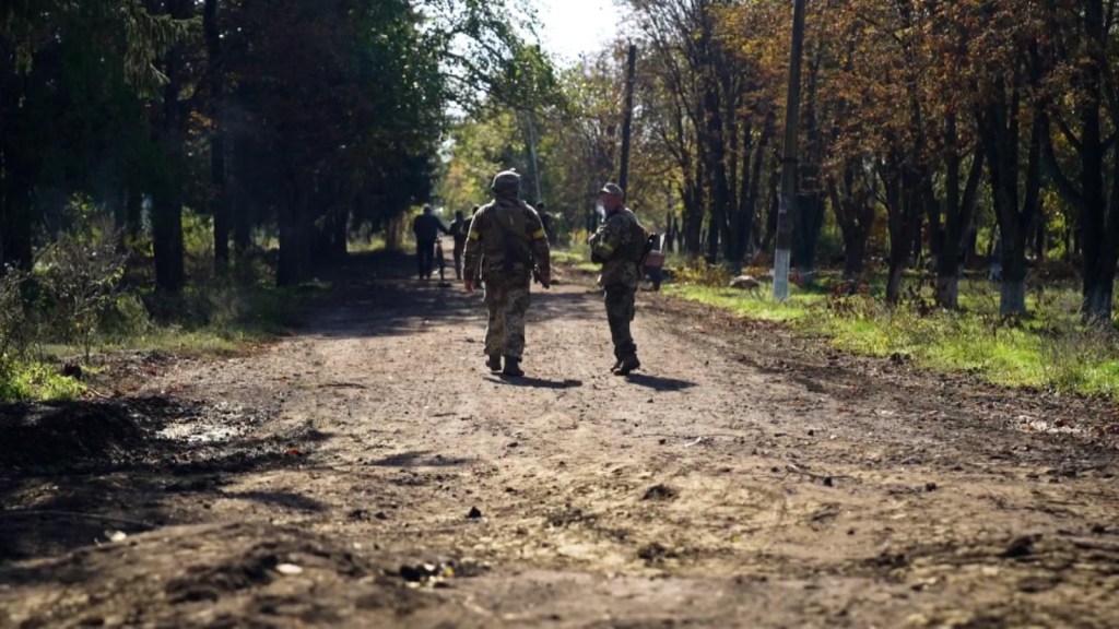 CNN documents the withdrawal of Russian troops in southern Ukraine