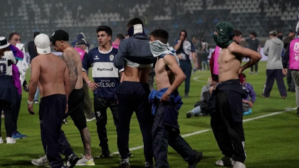 What caused the tragedy in the match between Gimnasia and Boca Juniors?