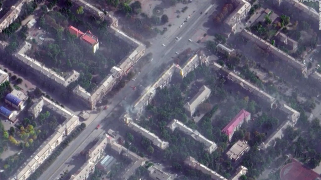La destrucción de un edificio residencial en Zaporiyia desde el espacio