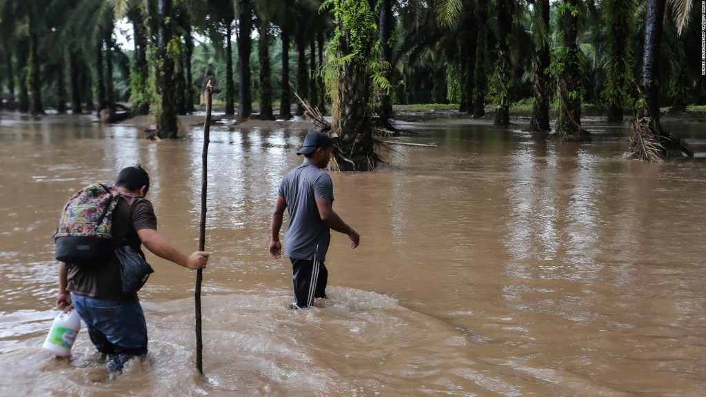 Honduras es azotada por la tormenta tropical Julia