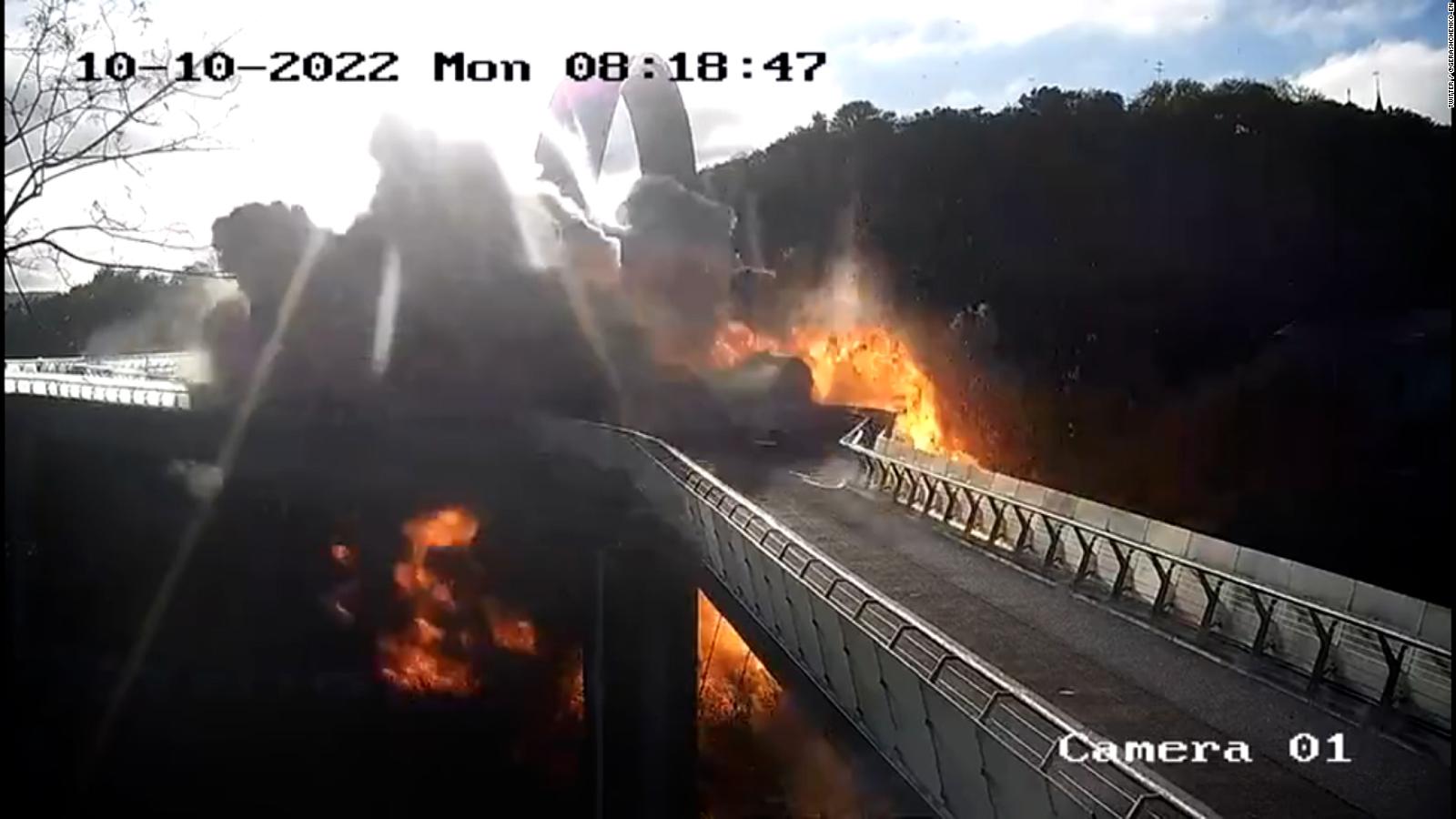 Watch the shocking Russian missile attack on the bridge in the Ukrainian capital, Kyiv |  Video